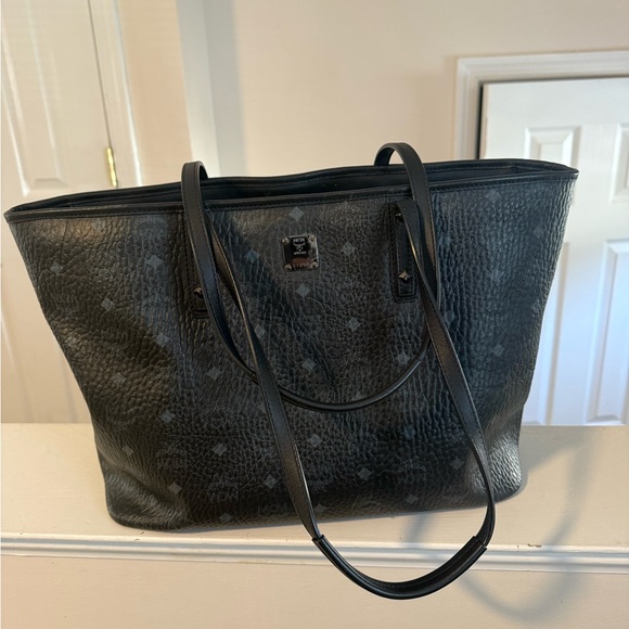 MCM Medium Anya Shopper Tote Purse / Black